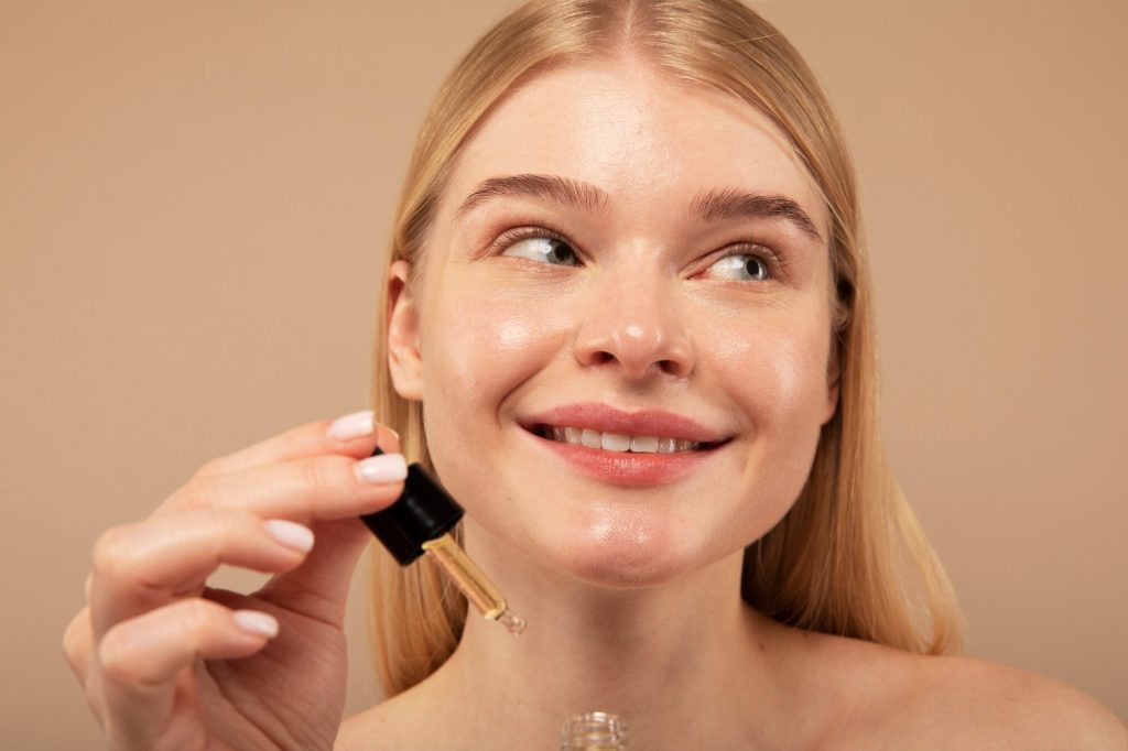 smiley woman with serum close up 23 2149182122
